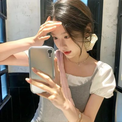 绿杨移作两家春